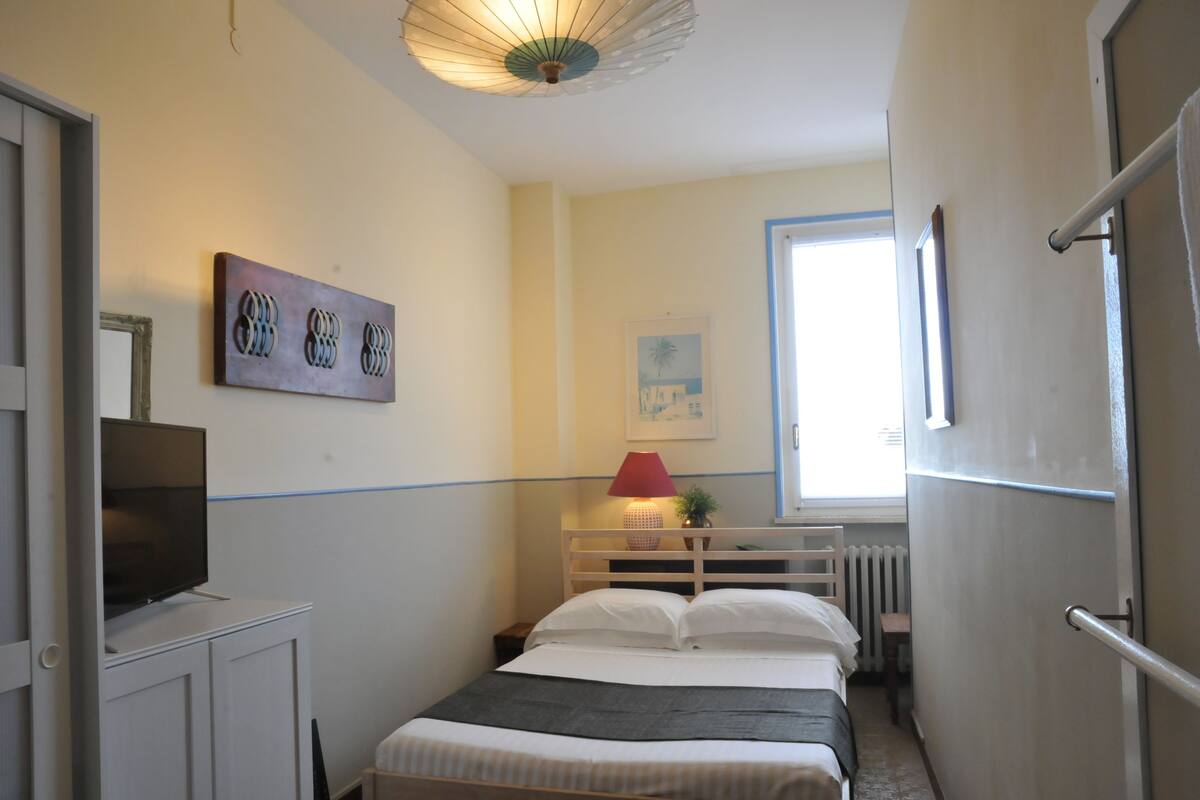 Single Room, Sea View