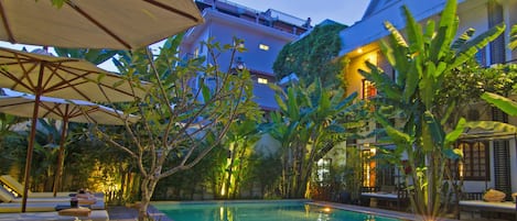 室外游泳池,免费小屋,池畔遮阳伞