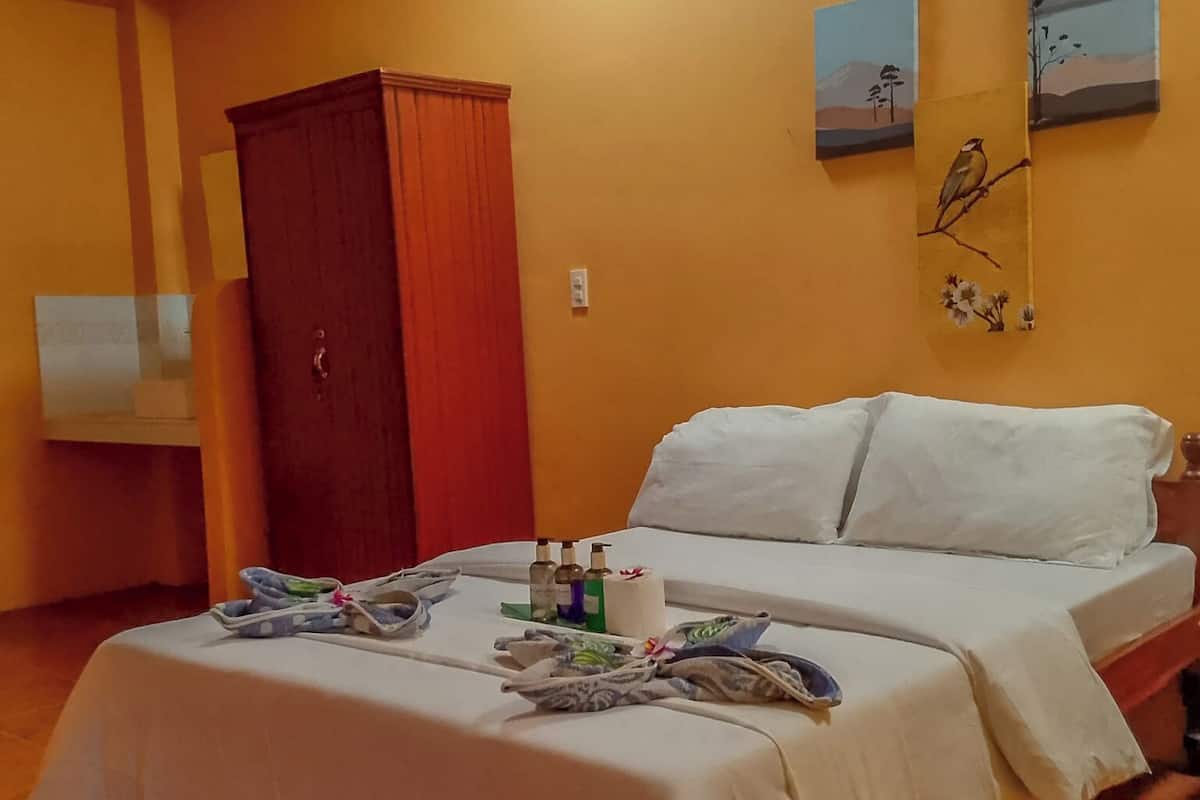 Deluxe Fan Room | Free WiFi, bed sheets