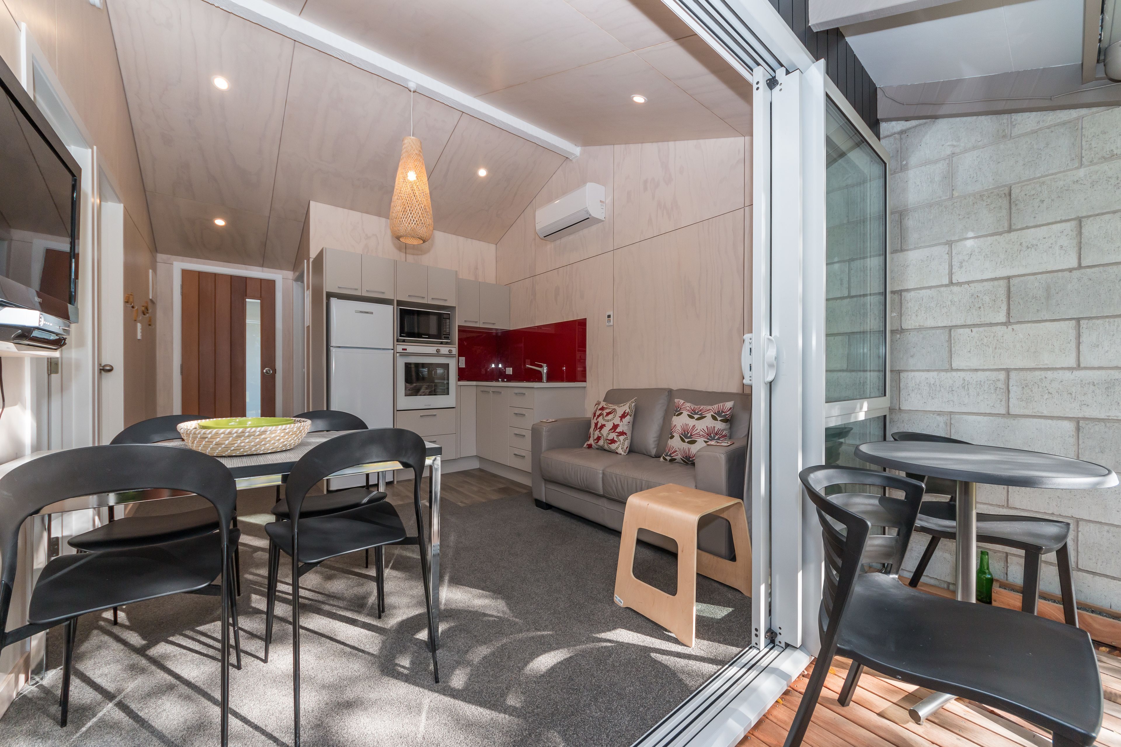 アパートメント 2 ベッドルーム | リビング エリア | テレビ