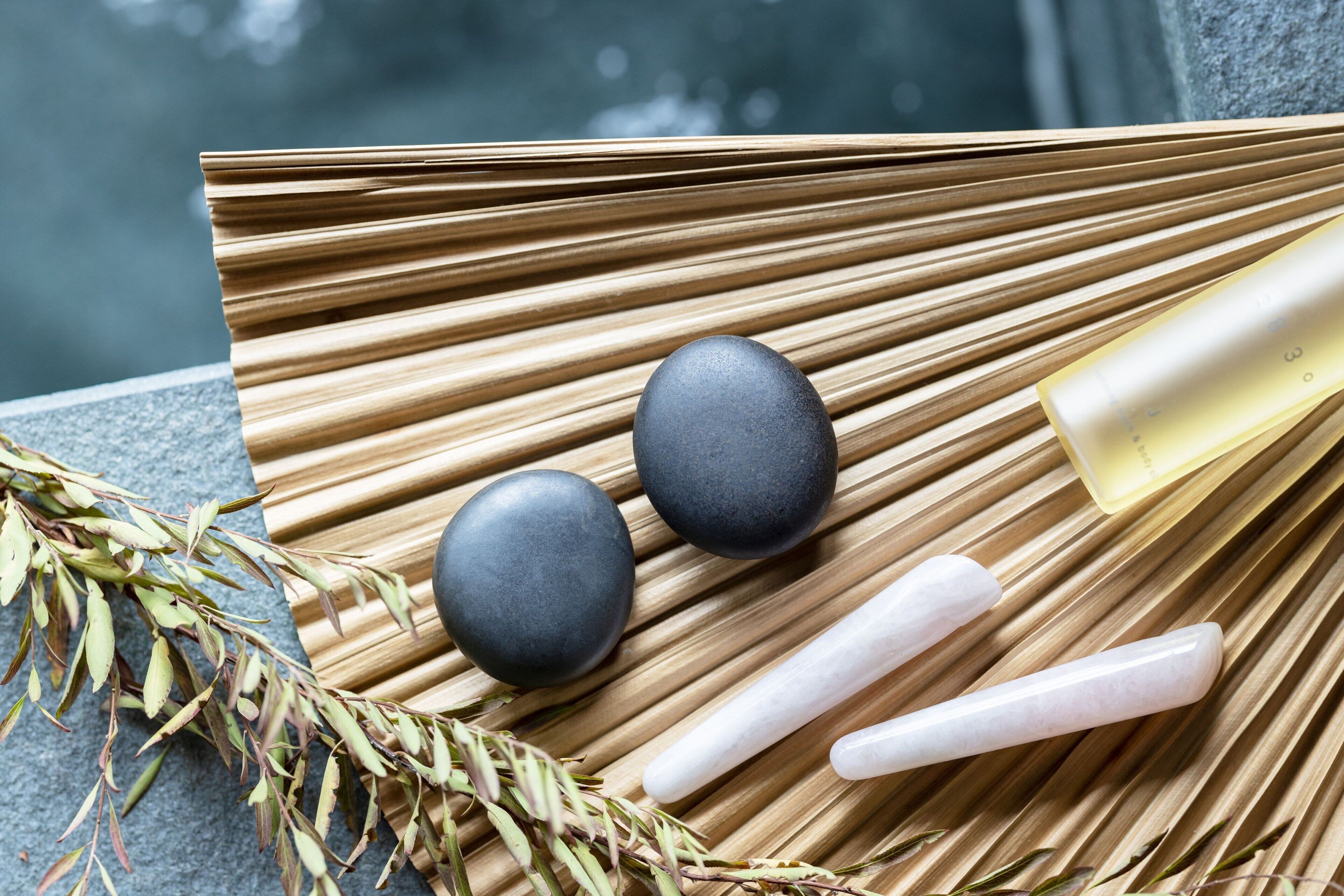 couples treatment room(s), sauna, hot tub, steam room, body treatments