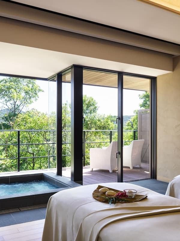 Couples treatment rooms, sauna, hot tub, steam room, body treatments