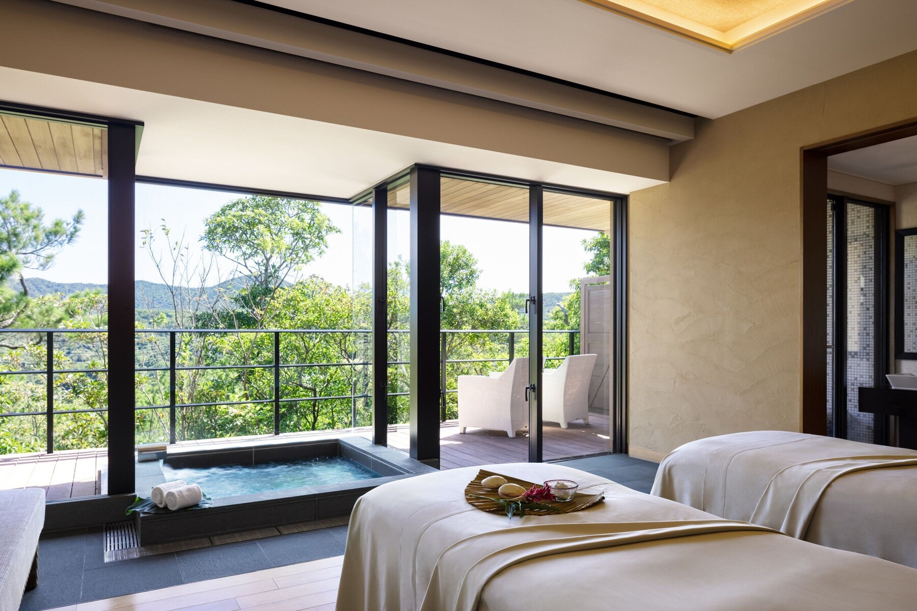 Couples treatment rooms, sauna, hot tub, steam room, body treatments