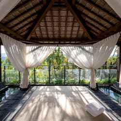 Couples treatment rooms, sauna, hot tub, steam room, body treatments