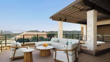 ห้องเพรสซิเดนเชียลสวีท, เตียงใหญ่ 2 เตียง, ปลอดบุหรี่, วิวทะเล | 1 ห้องนอน, เครื่องนอนระดับพรีเมียม, มินิบาร์, ตู้นิรภัยในห้องพัก