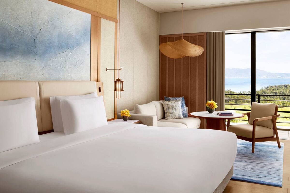 Phòng Deluxe, 1 giường cỡ king, quang cảnh biển | 1 phòng ngủ, bộ đồ giường cao cấp, minibar, két bảo mật tại phòng