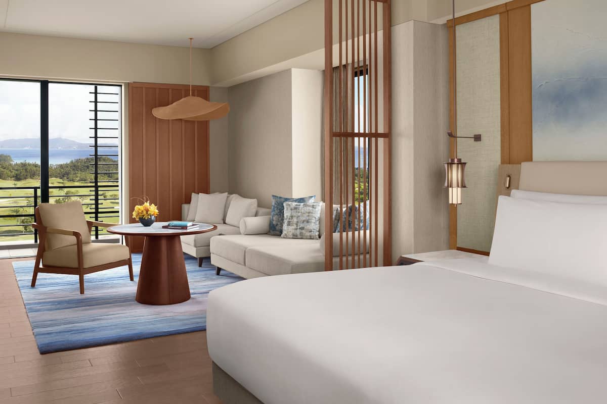 Premier Room, 1 King Bed, Non Smoking, Corner | 1 bedroom, premium bedding, minibar, in-room safe