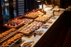 Daily buffet breakfast for a fee - The Ritz-Carlton, Okinawa (Nago)