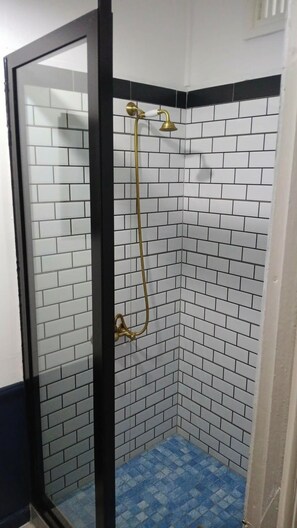 Shared bathroom - The Samoan Outrigger Hotel (Apia)