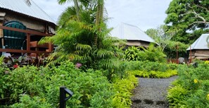 Traditional Garden Fale | In-room safe, individually decorated, individually furnished - The Samoan Outrigger Hotel (Apia)