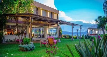 Hotel y Centro de Convenciones Jardines del Lago