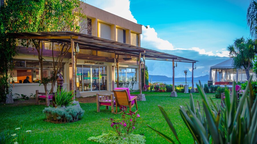 Hotel y Centro de Convenciones Jardines del Lago