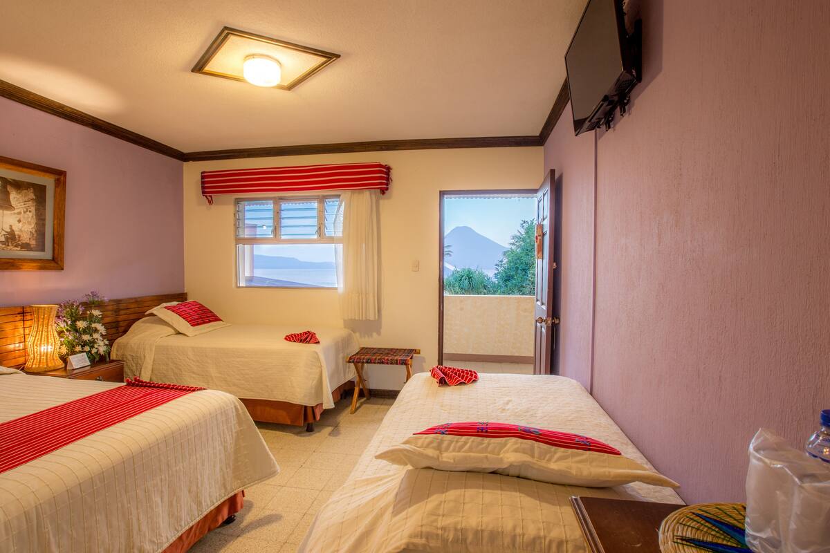 Quarto triplo | Cortinas blackout, Wi-Fi de cortesia, individualmente decorados