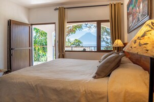 Family Double Room, Multiple Beds | Individually decorated, individually furnished, blackout drapes