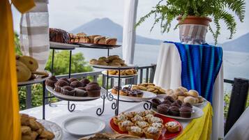 Daily local cuisine breakfast (GTQ 85 per person)