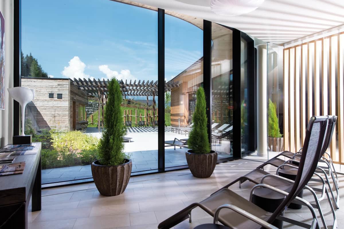 couples treatment room(s), sauna, hot tub, steam room, body treatments