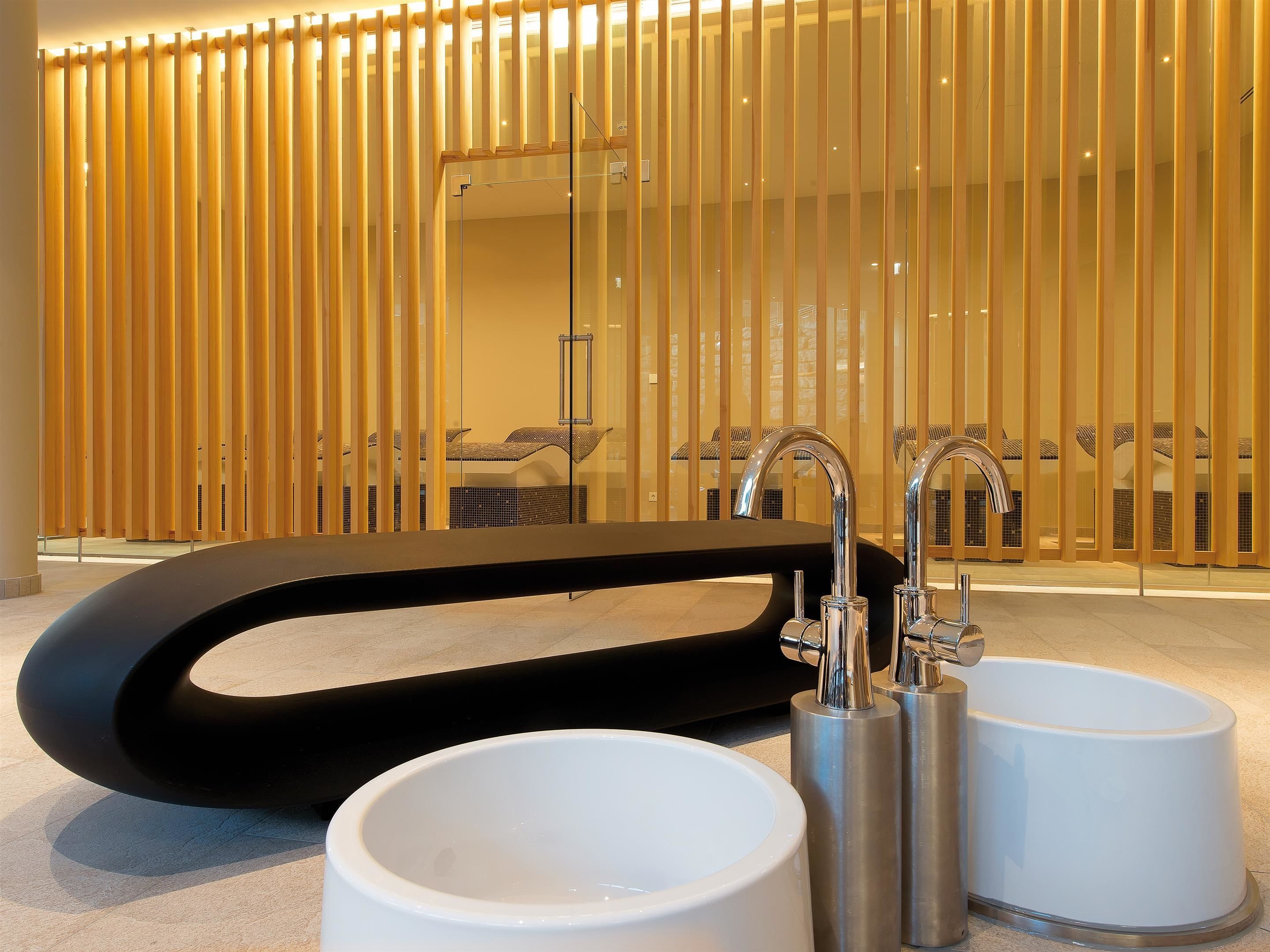 couples treatment room(s), sauna, hot tub, steam room, body treatments