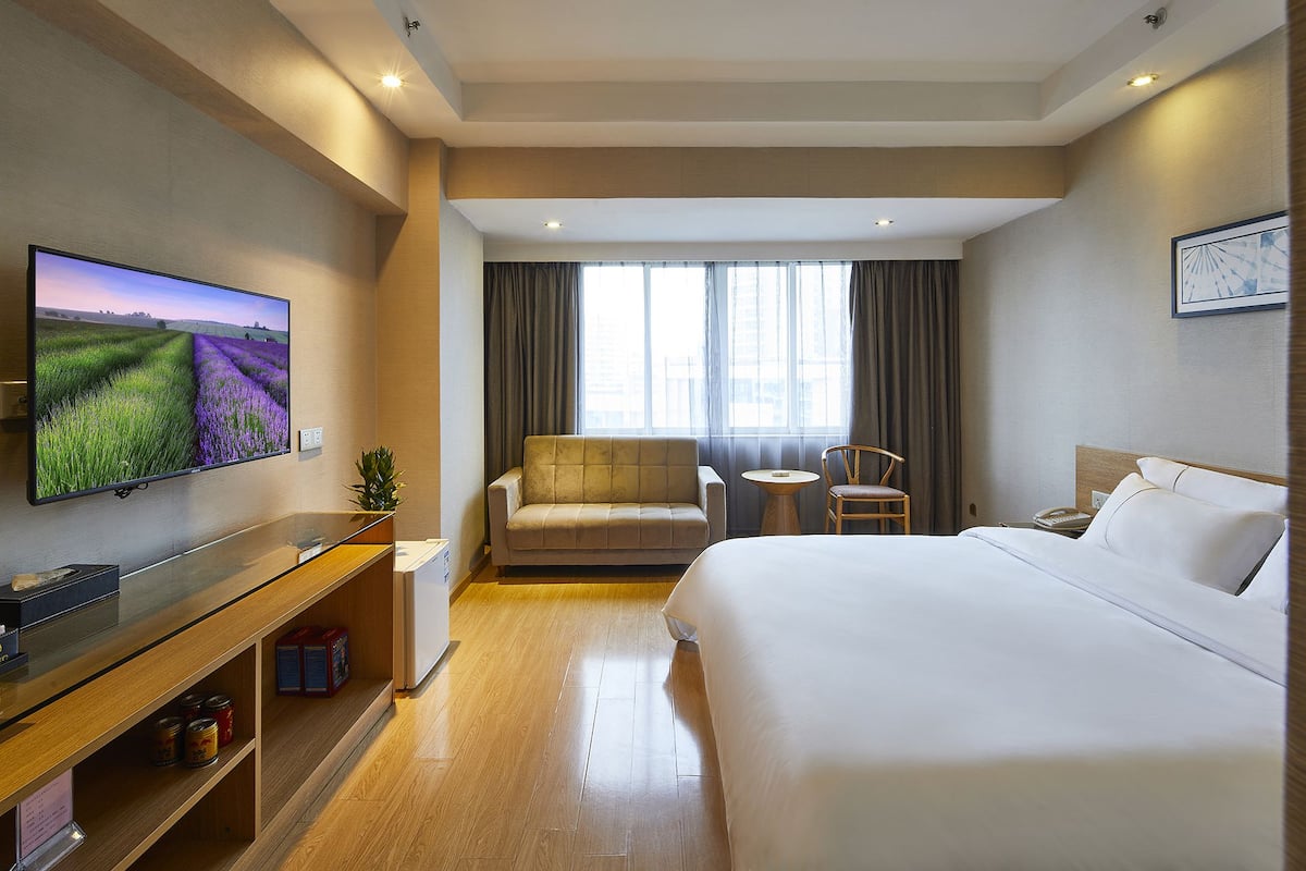 Deluxe Double Room | Premium bedding, down comforters, memory foam beds, in-room safe