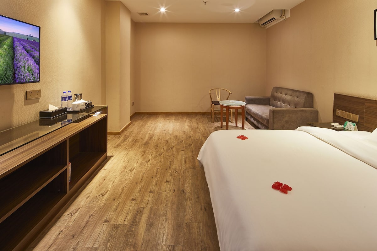 Economy Double Room(No Window) | Premium bedding, down comforters, memory foam beds, in-room safe
