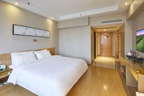 Deluxe Double Room | Premium bedding, down comforters, memory foam beds, in-room safe