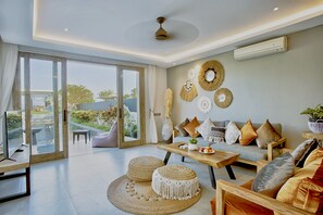 Three Bedroom Beachfront villa # 7 | Living area | 43-inch flat-screen TV with satellite channels, LCD TV - Bali Diamond Villas (Gianyar)