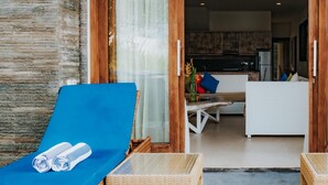 Three Bedroom Beachfront villa # 9 | 테라스/파티오