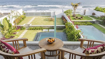 One Bedroom Beachfront | Balcony