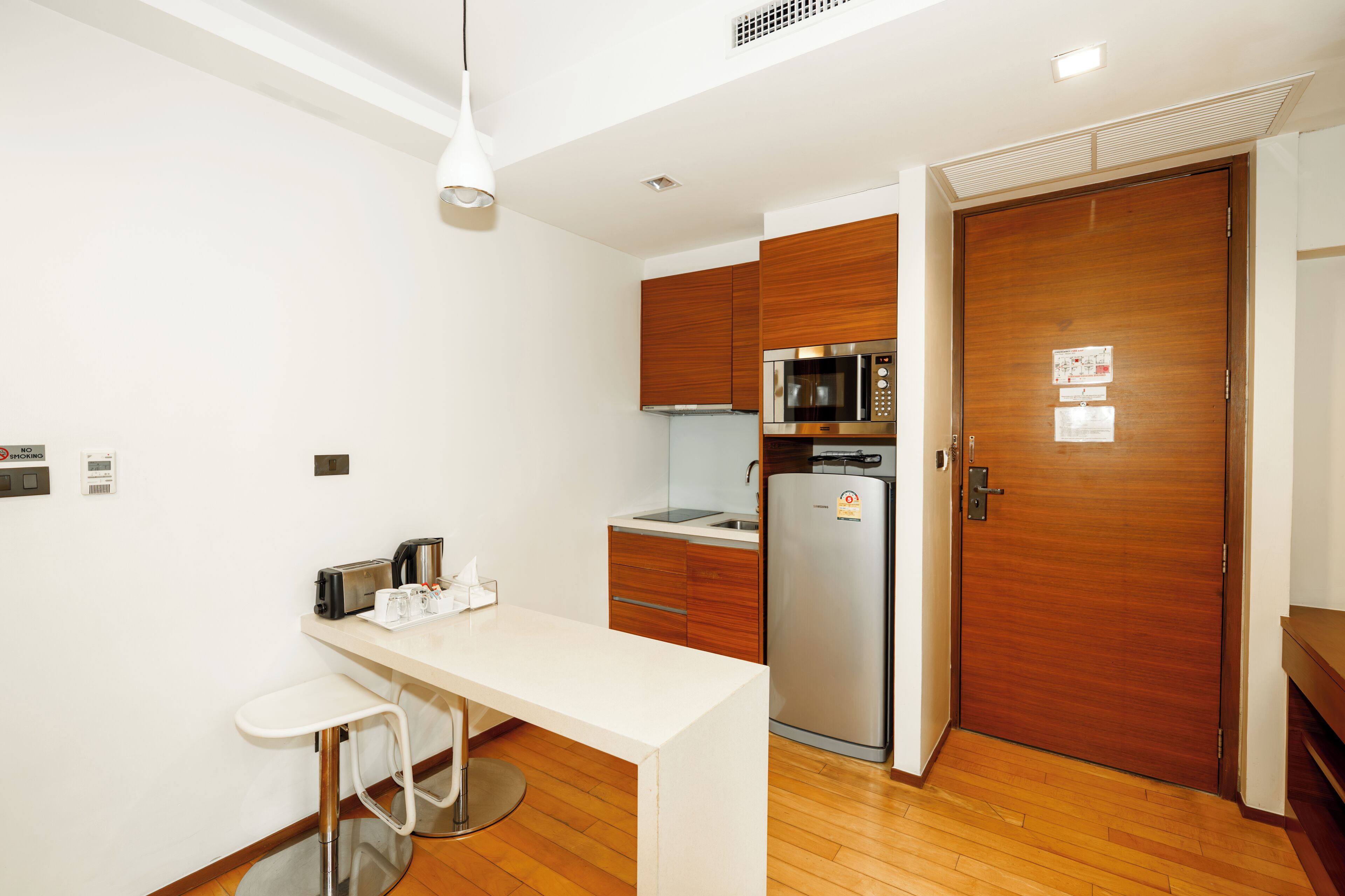 suite, 1 bedroom | 1 bedroom, in-room safe, desk, free wifi