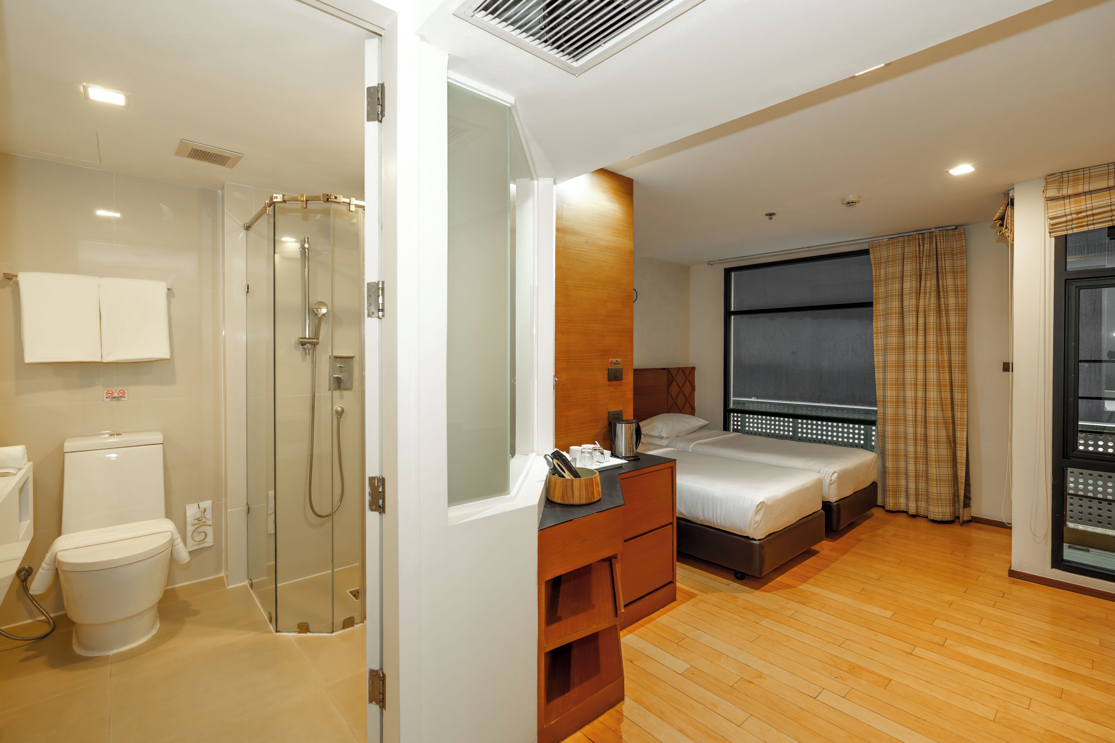deluxe twin room | 1 bedroom, in-room safe, desk, free wifi