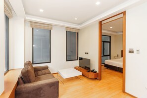 Caja de seguridad en la habitación, escritorio y wifi gratis 