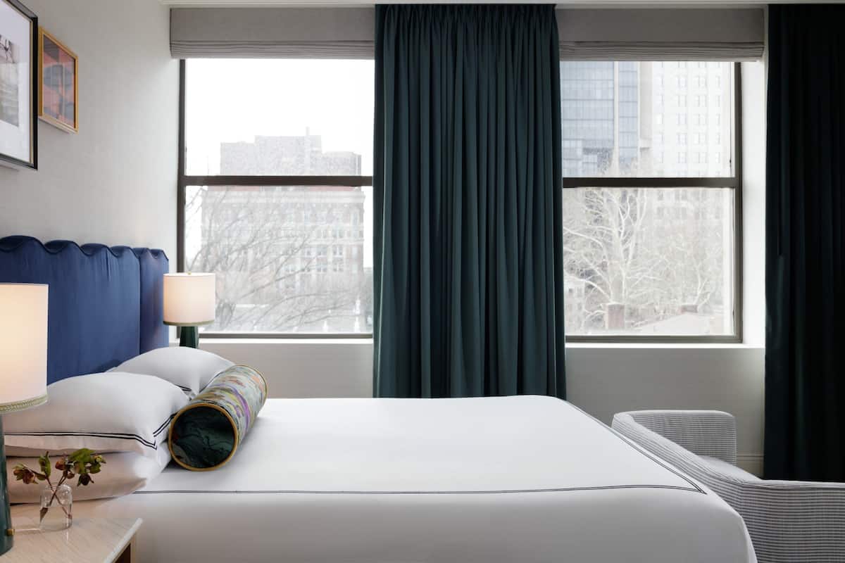 Premium Room, 1 King Bed, Corner (Spa) | Frette Italian sheets, premium bedding, down comforters, in-room safe