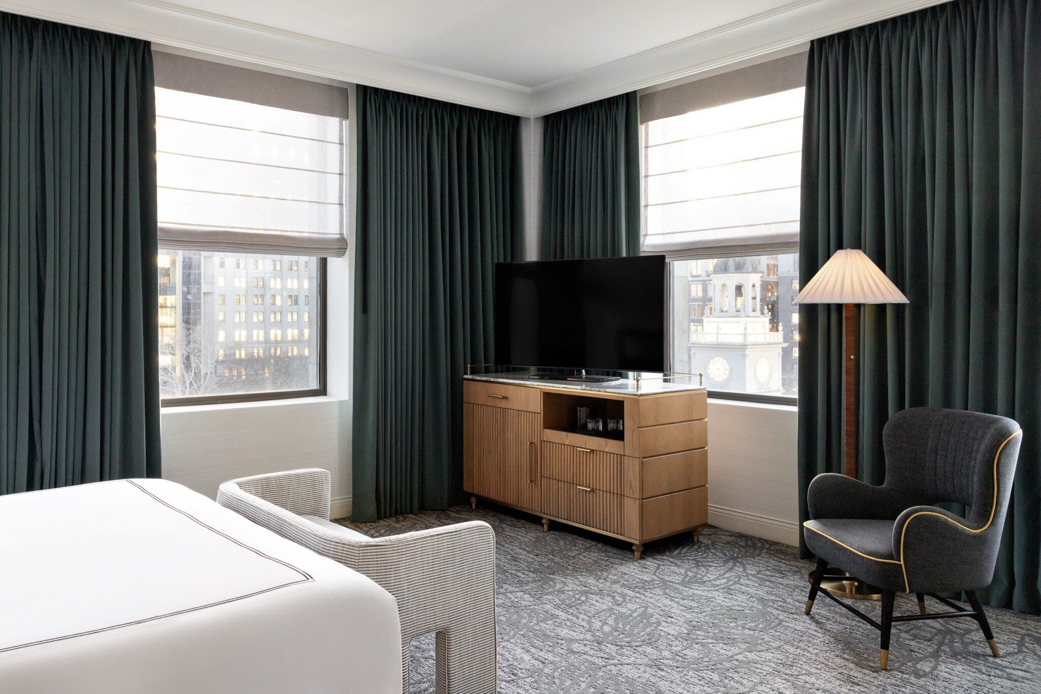 Premium Room, 1 King Bed, Corner (Spa) | Frette Italian sheets, premium bedding, down comforters, minibar