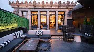 Breakfast, lunch, dinner served; American cuisine