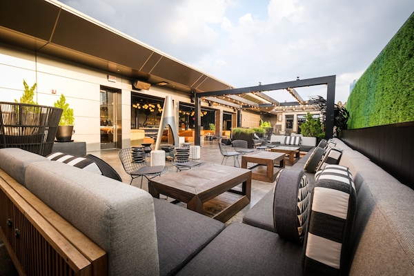 Breakfast, lunch, dinner served; American cuisine