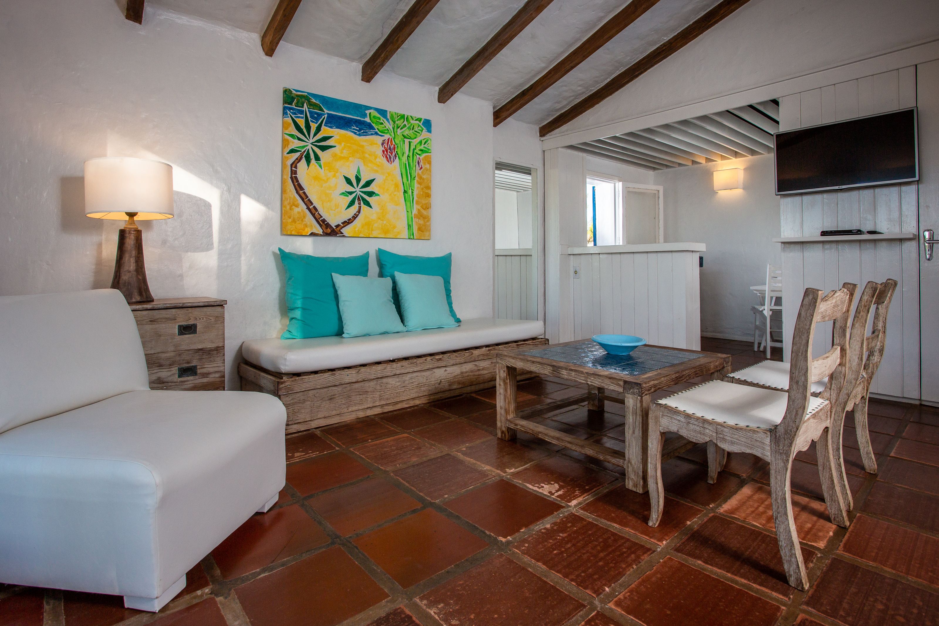 standard suite | living area | tv