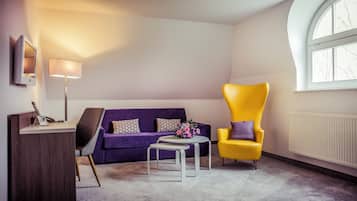 In-room safe, individually furnished, desk, soundproofing