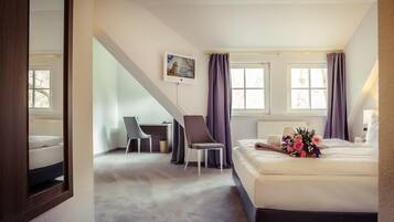 Standard-Doppelzimmer | Zimmersafe, individuell eingerichtet, Schreibtisch