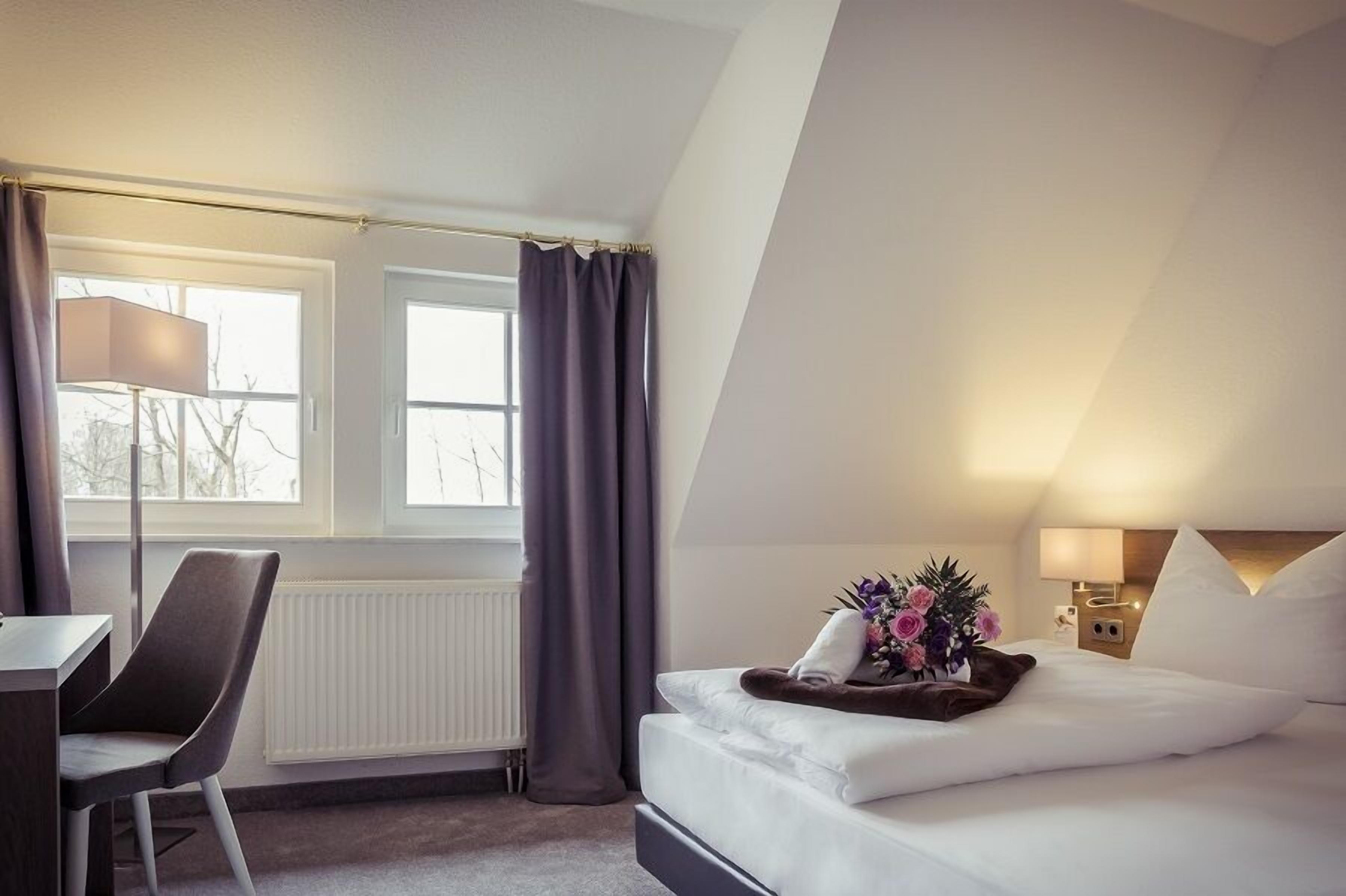 standard single room | in-room safe, individually furnished, desk, soundproofing