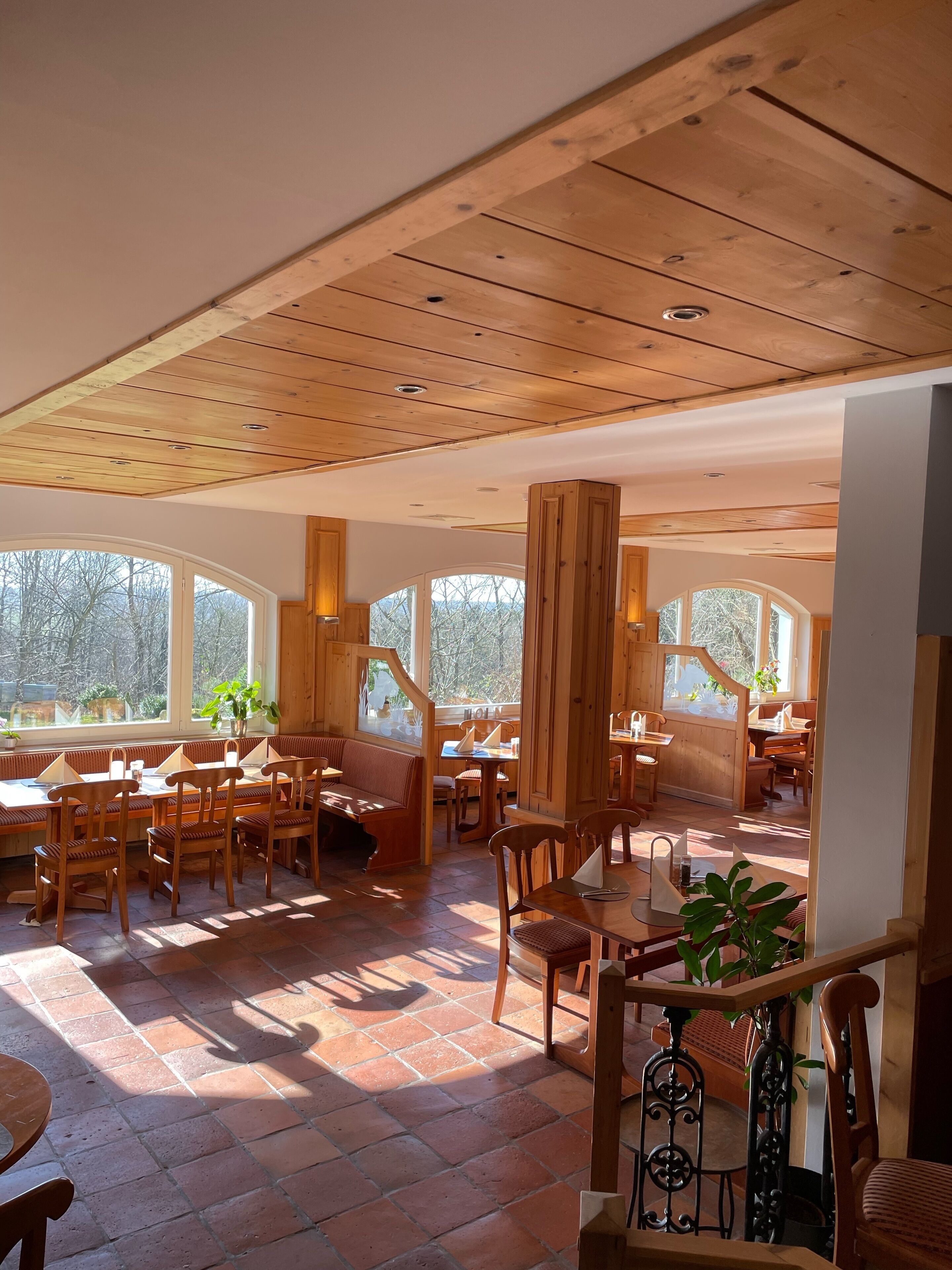 breakfast, lunch, dinner served; regional cuisine