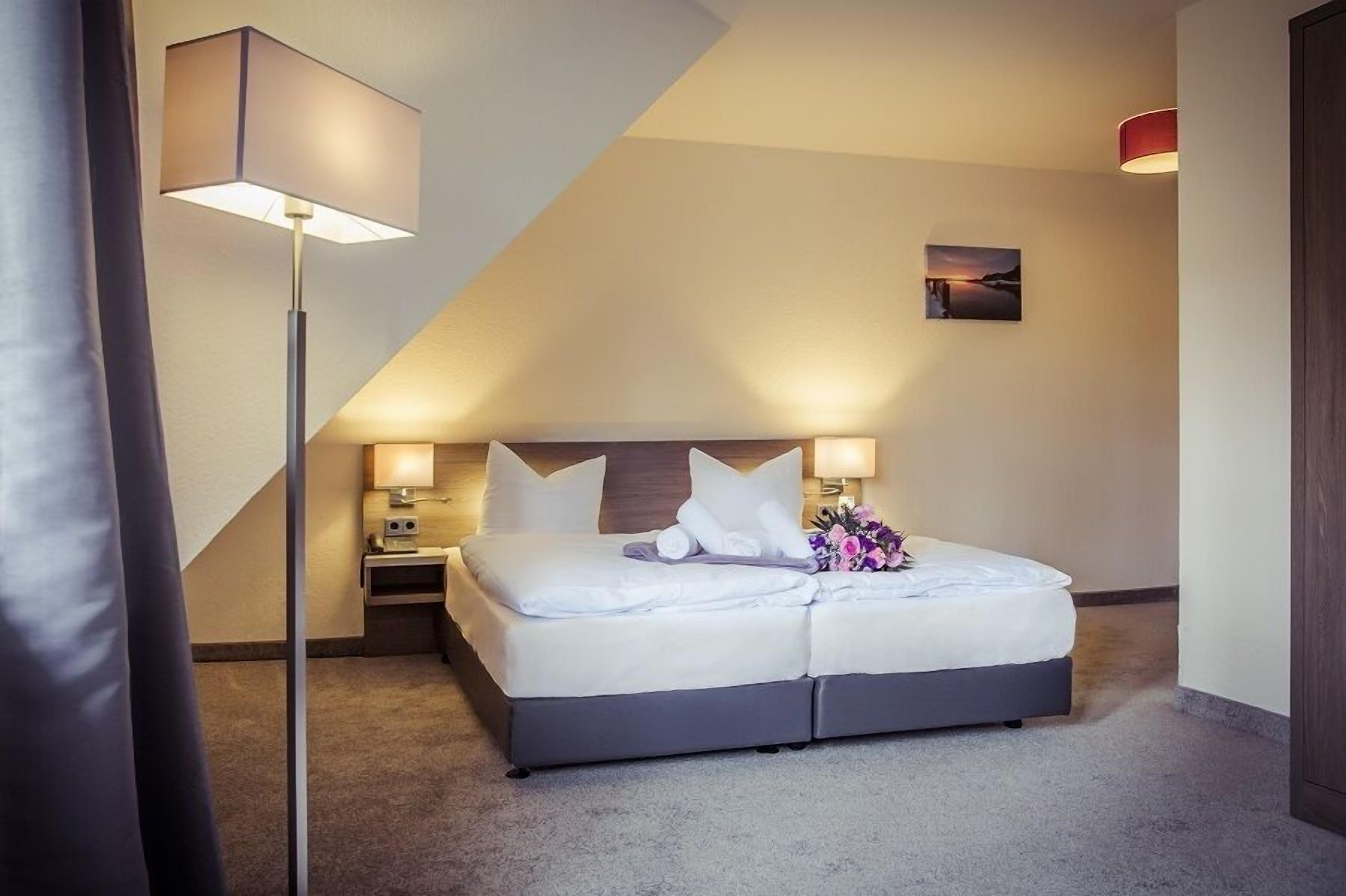 standard double room | in-room safe, individually furnished, desk, soundproofing