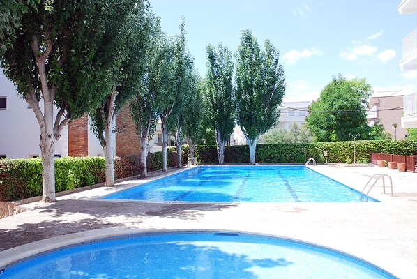 Seasonal outdoor pool, sun loungers