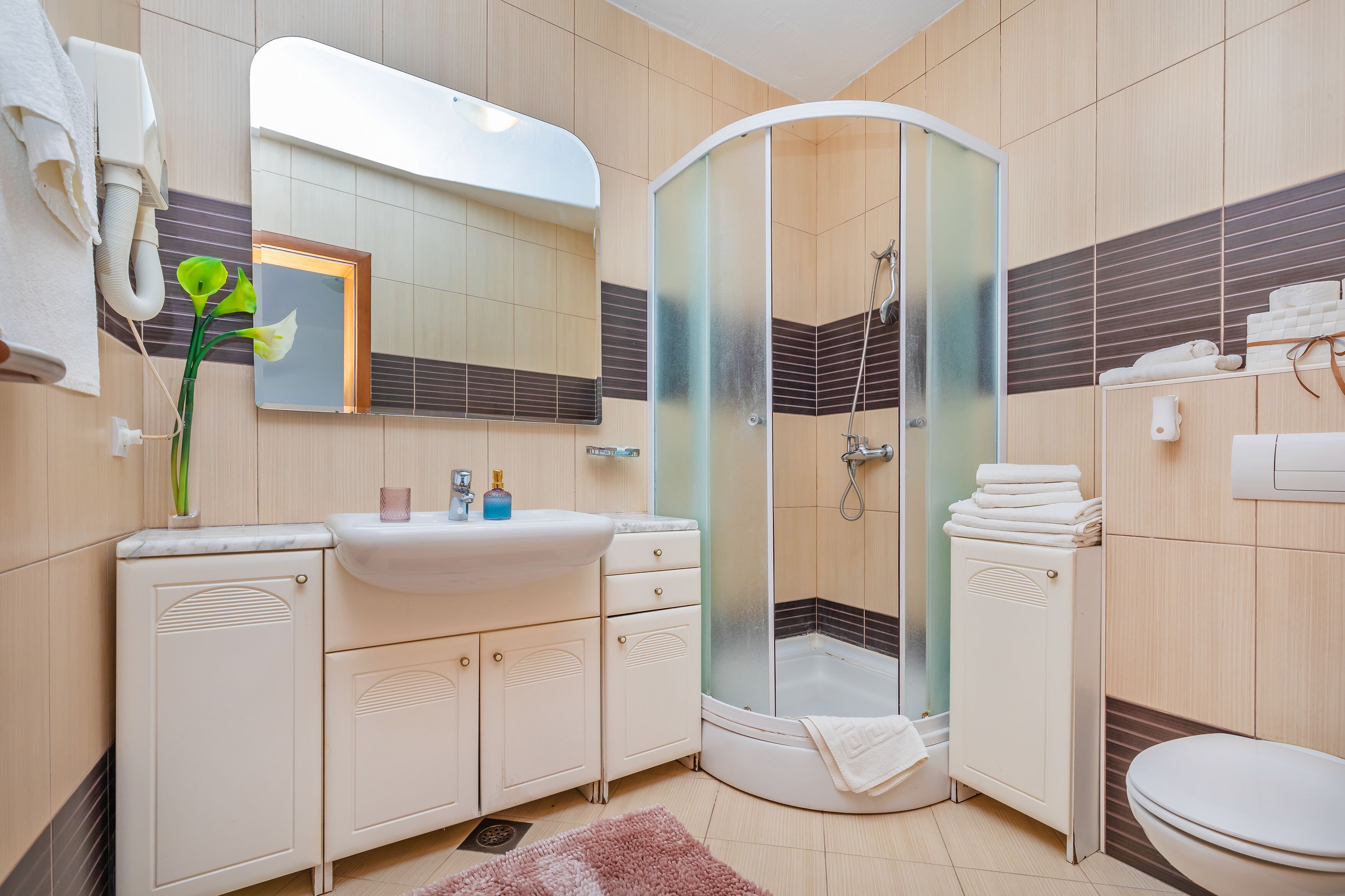 Suite Superior, Pemandangan Laut, dengan Teras | Kamar mandi | Shower, perlengkapan mandi gratis, pengering rambut, dan sandal