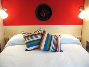Egyptian cotton sheets, premium bedding, down comforters, in-room safe - Hotel Monterosso Alto (Monterosso al Mare)