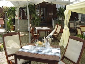 Breakfast, lunch, dinner served; Italian cuisine, garden views