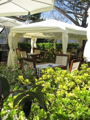 Breakfast, lunch, dinner served; Italian cuisine, garden views  - Hotel Monterosso Alto (Monterosso al Mare)