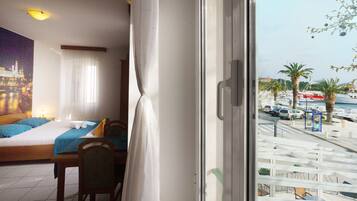 Double Room, Kitchenette | Desk, laptop workspace, free cots/infant beds, free wired Internet