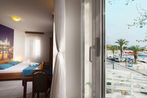 Habitación doble, cocineta | Escritorio, espacio para trabajar con laptop y cunas gratuitas