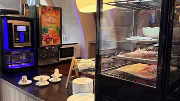 Petit déjeuner buffet servi tous les jours en supplément