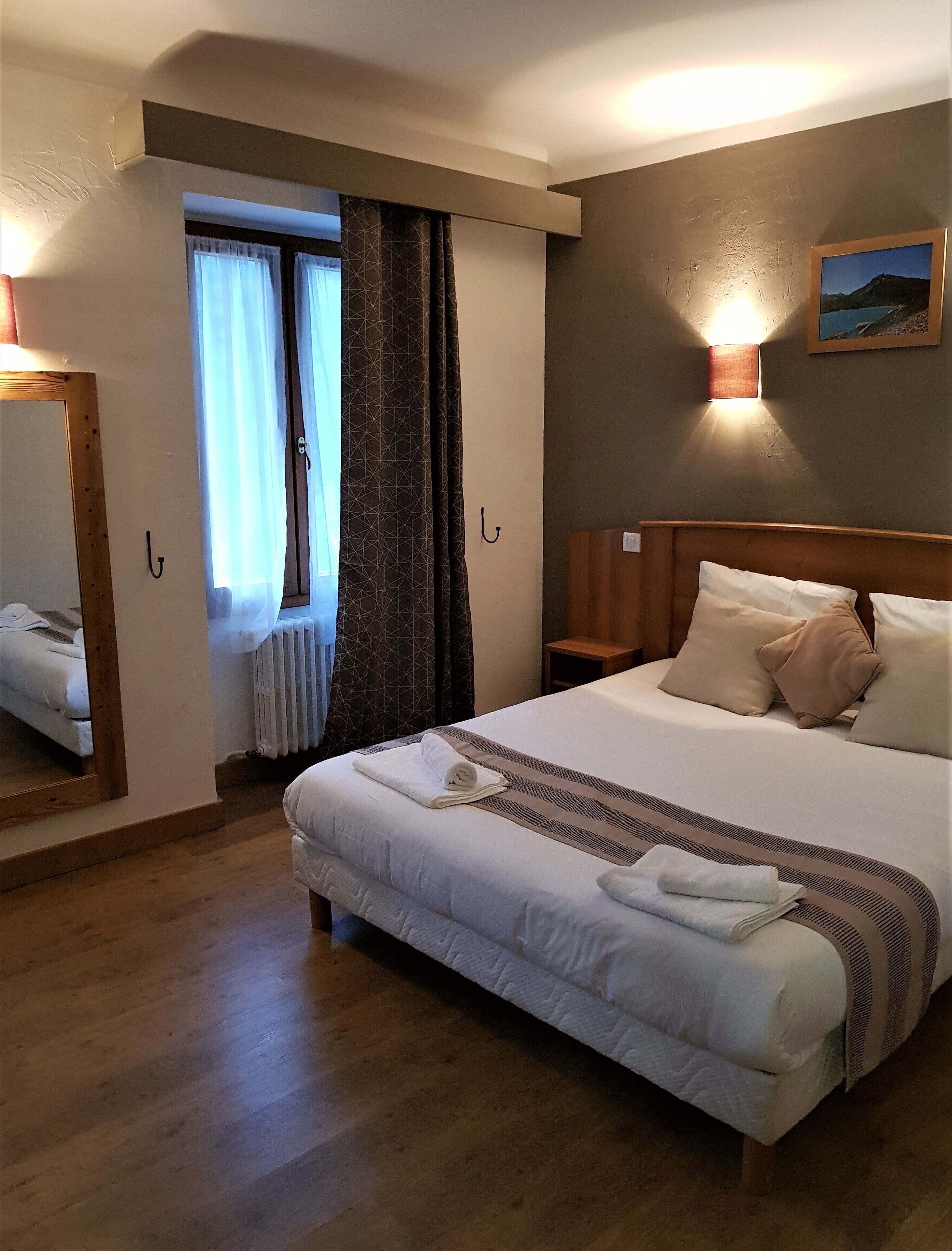 standard double room | 1 bedroom, select comfort beds, individually furnished