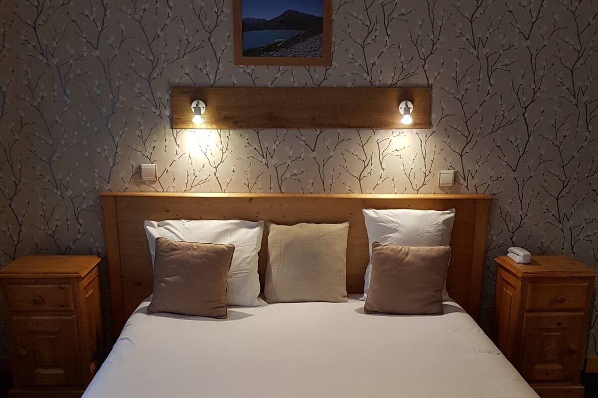 standard double room | 1 bedroom, select comfort beds, individually furnished